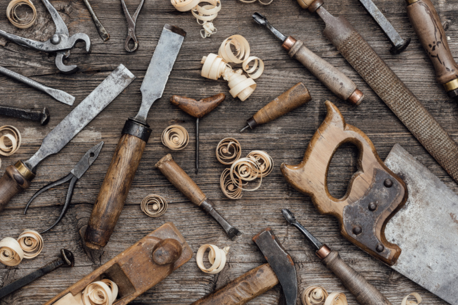 Wyposażenie warsztatu stolarskiego – co powinno się znaleźć?